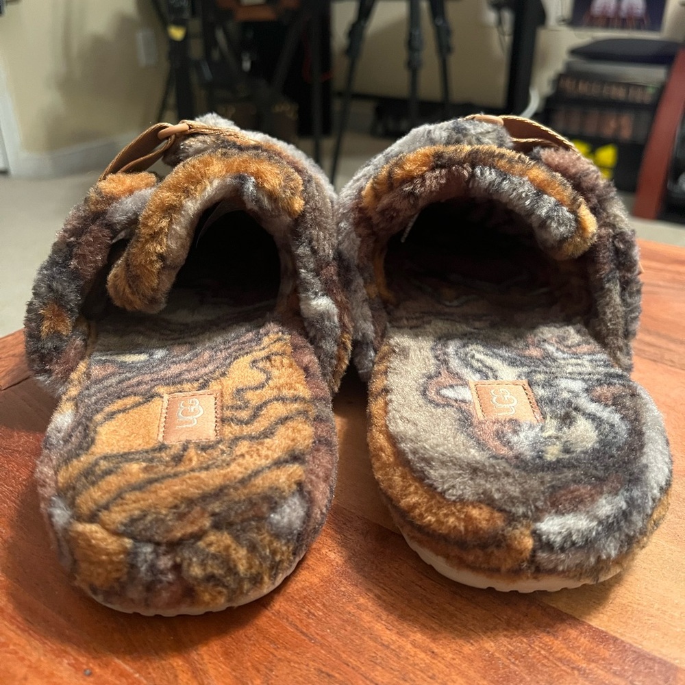 Men’s UGG Furry Slides - Picture 3 of 6